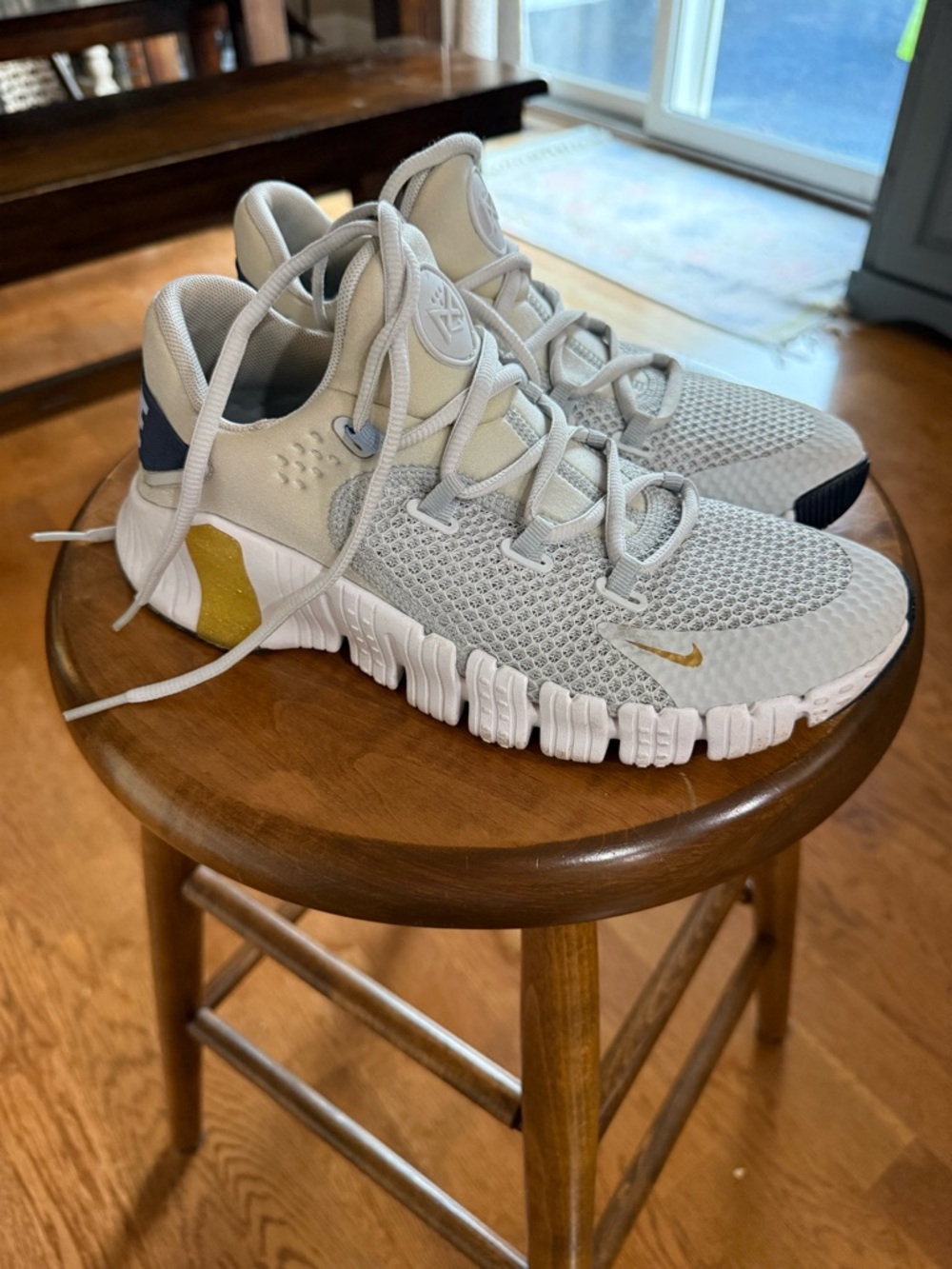 Nike Free Macon 4 Pure Platinum Metallic Gold women’s 10 men’s 8.5